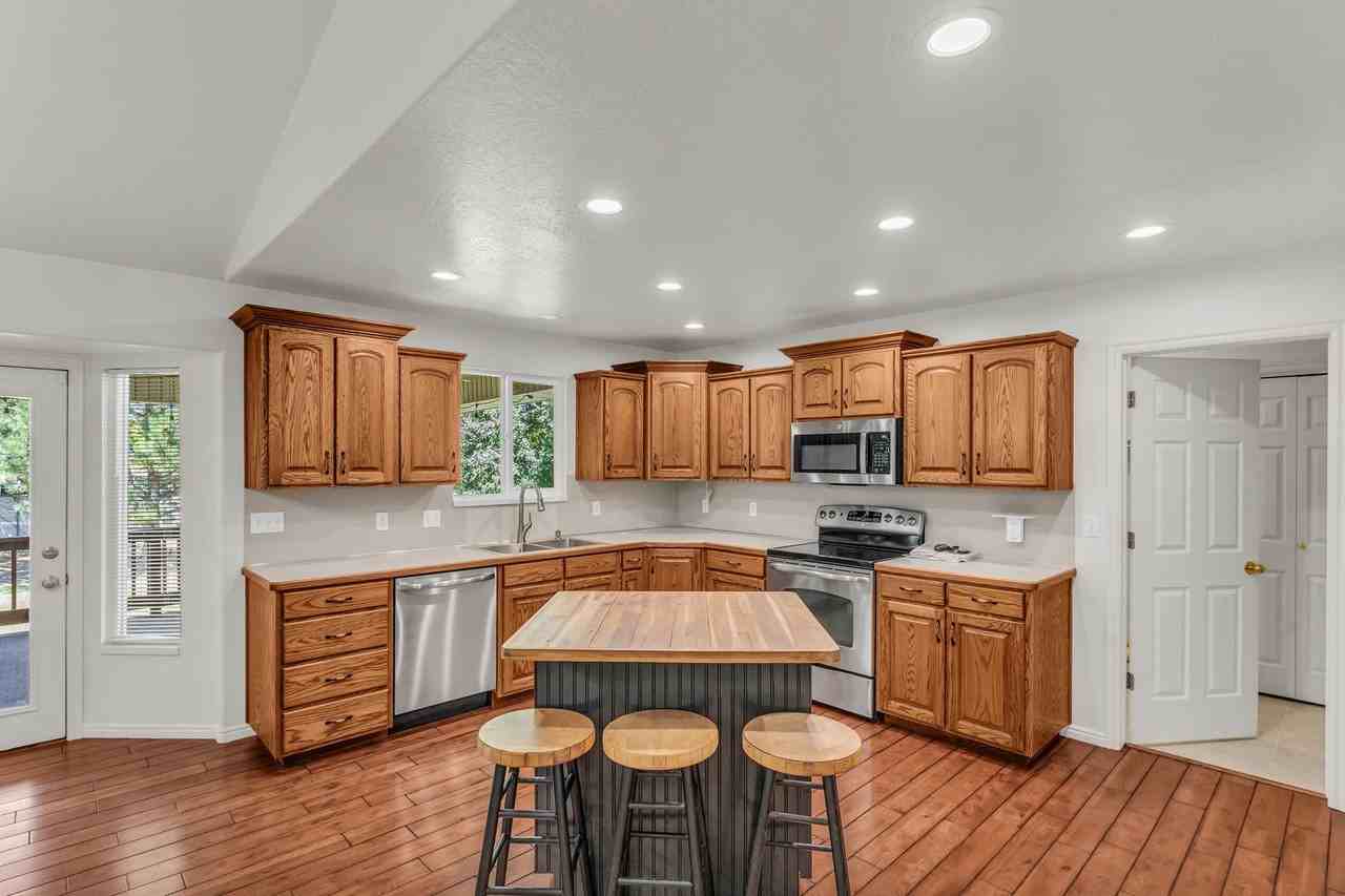 1468 Flint Meadow Dr - Photo 3 of 50