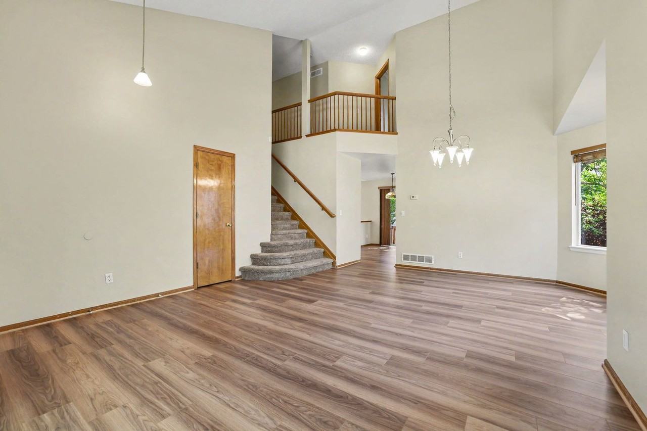 11742 Gray St - Photo 3 of 24