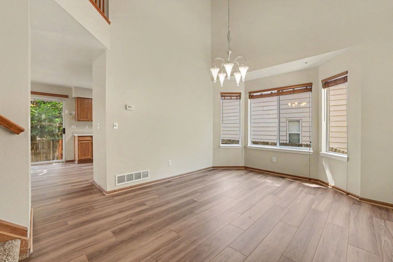 11742 Gray St - Photo 6 of 24