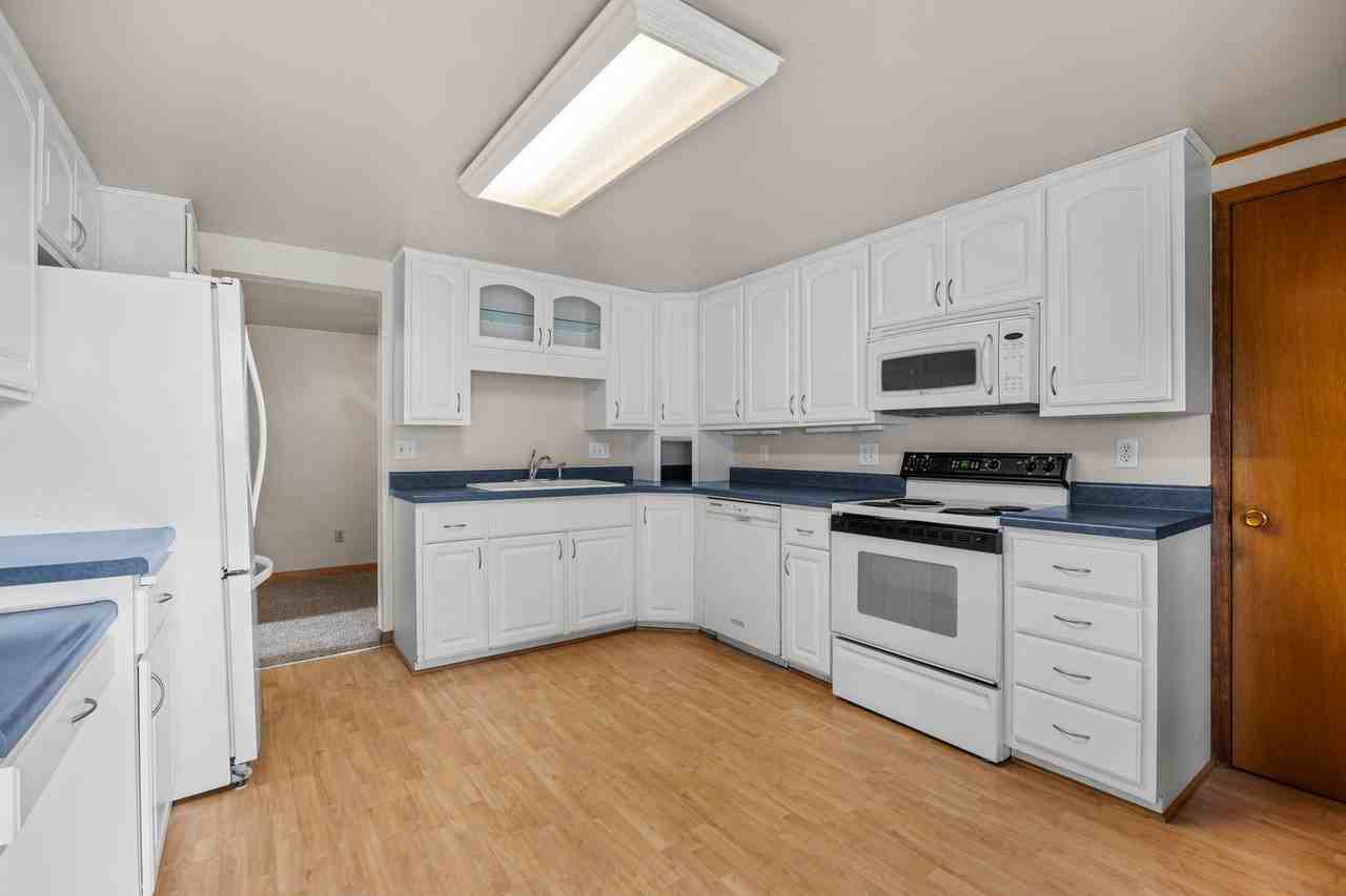 3401 Seneca Ave - Photo 2 of 27
