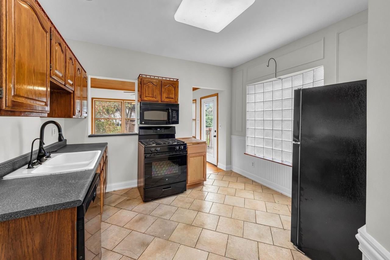 3940 Delmar Ave - Photo 6 of 16