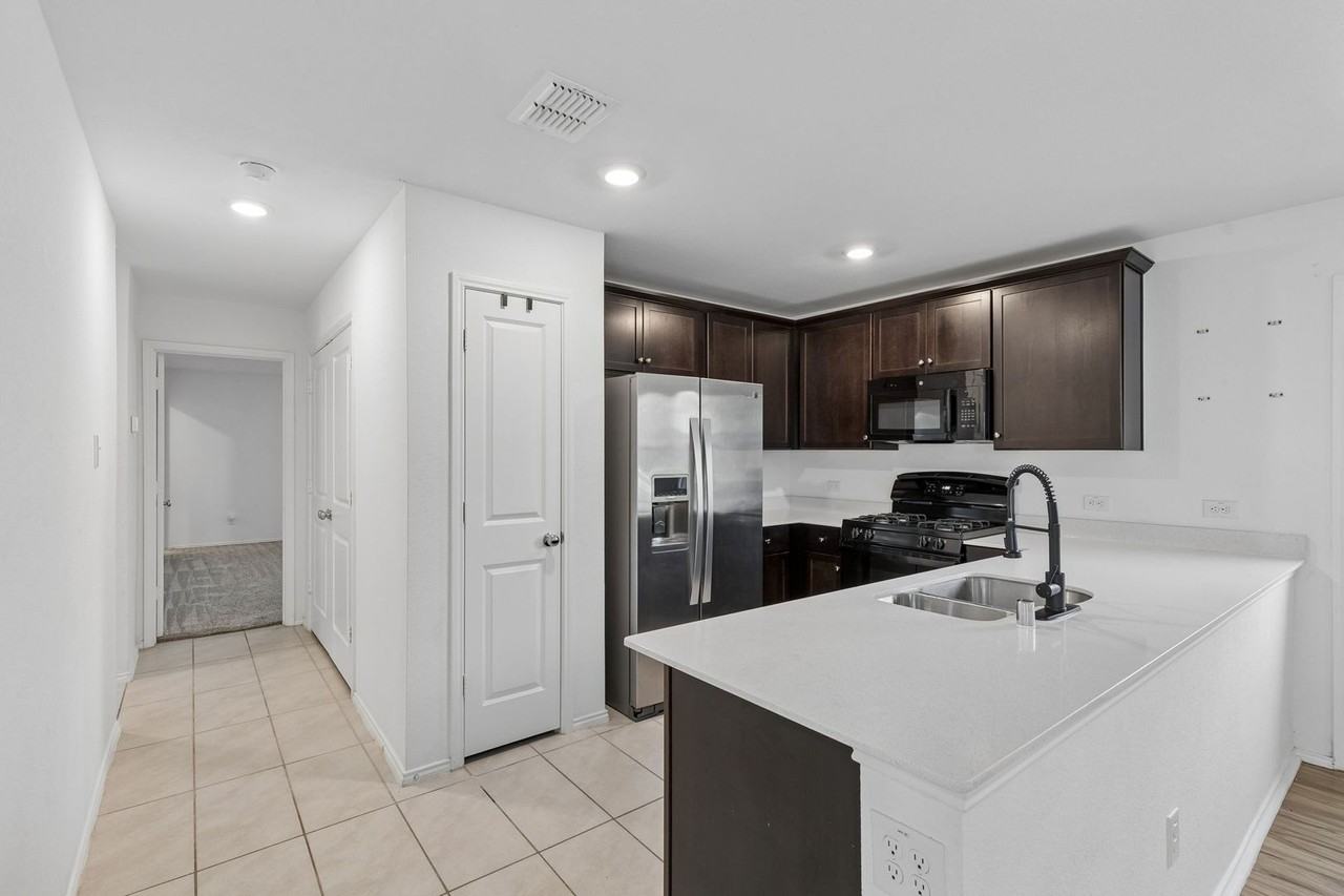9709 Trusler Rd - Photo 4 of 12
