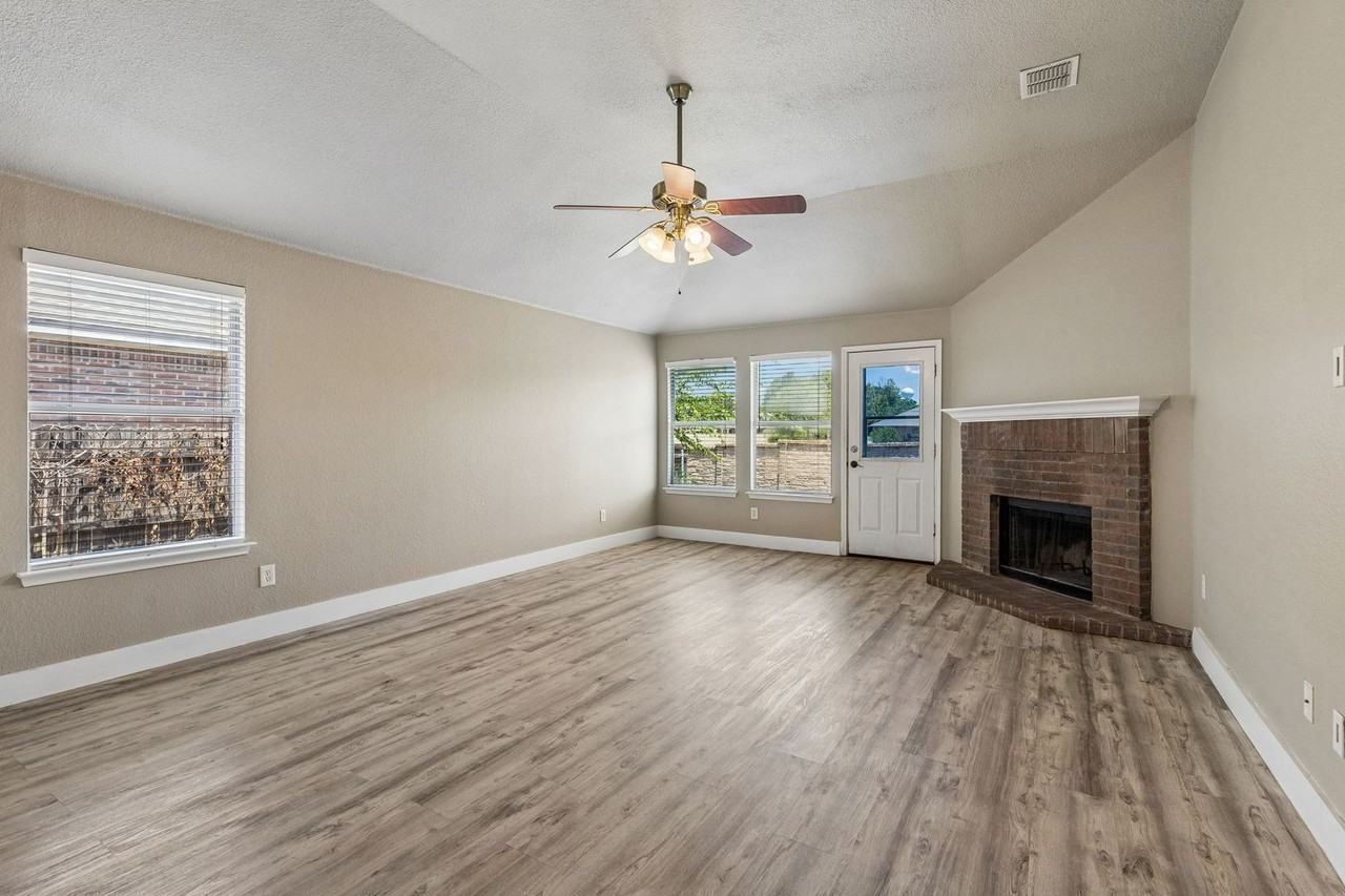 246 Pine Crest Dr - Photo 2 of 12