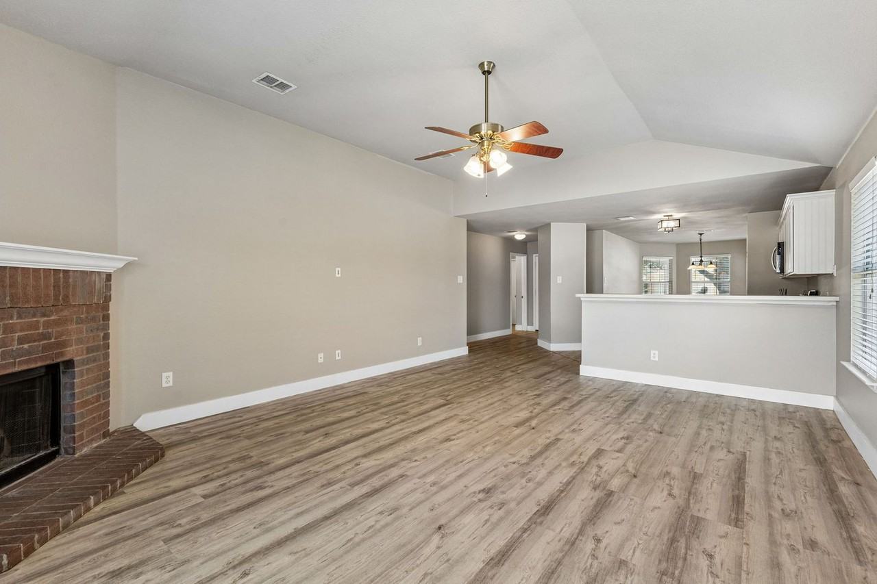 246 Pine Crest Dr - Photo 3 of 12