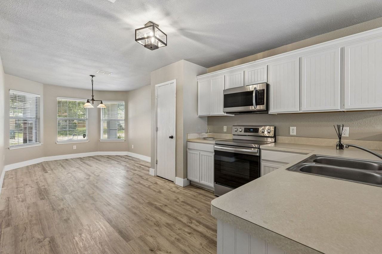 246 Pine Crest Dr - Photo 4 of 12