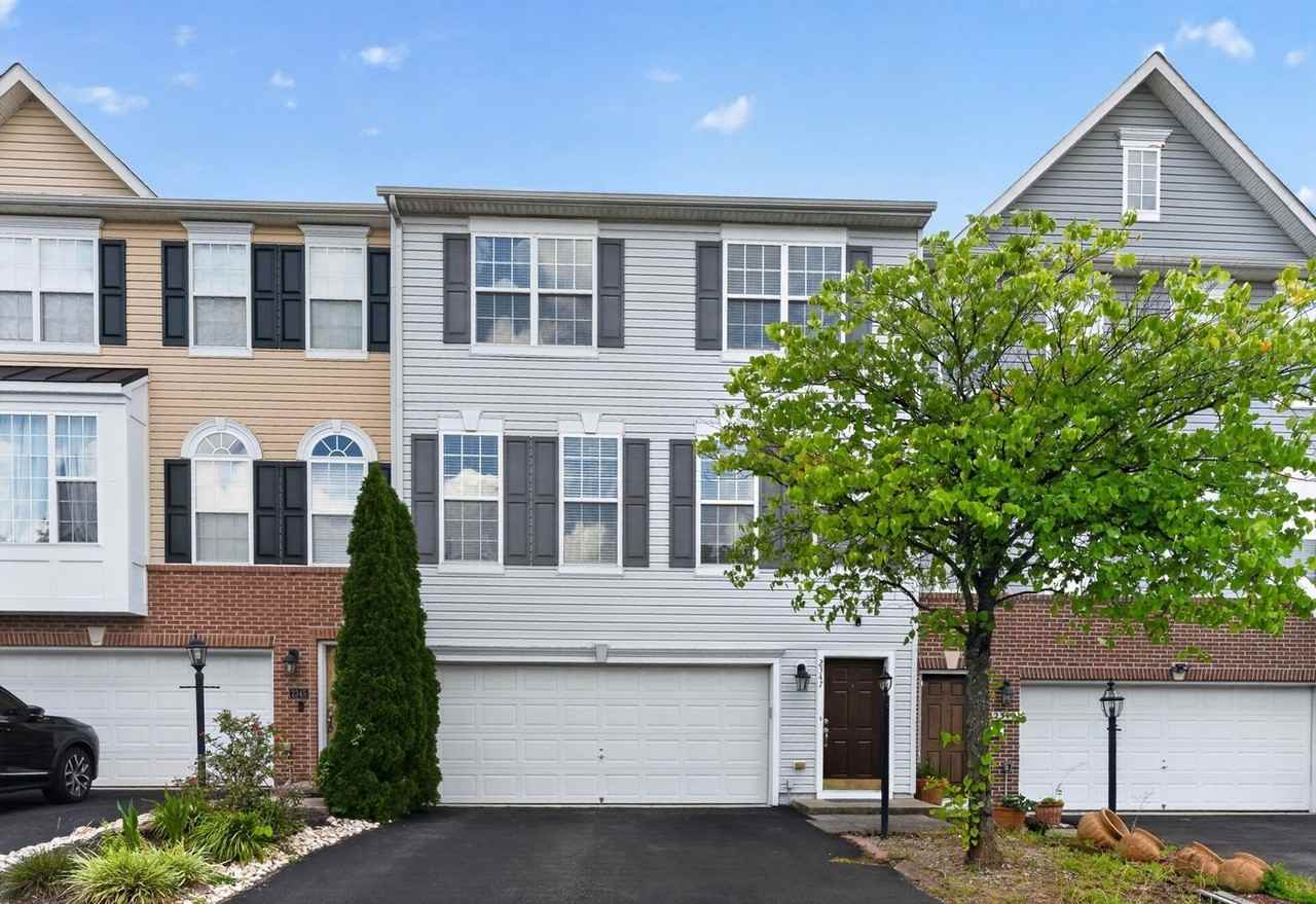 2347 Battery Hill Cir - Photo 2 of 32