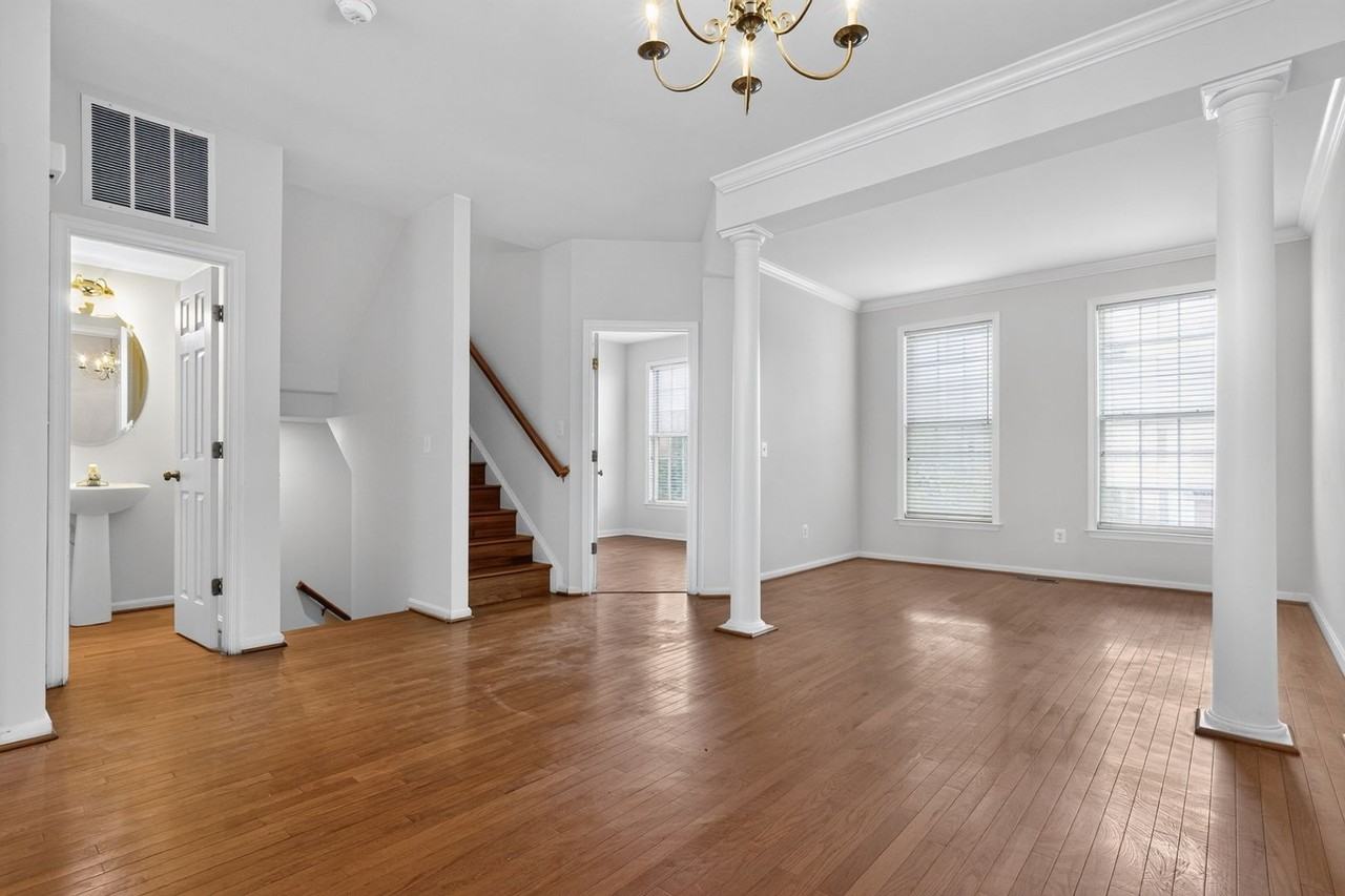 2347 Battery Hill Cir - Photo 4 of 32
