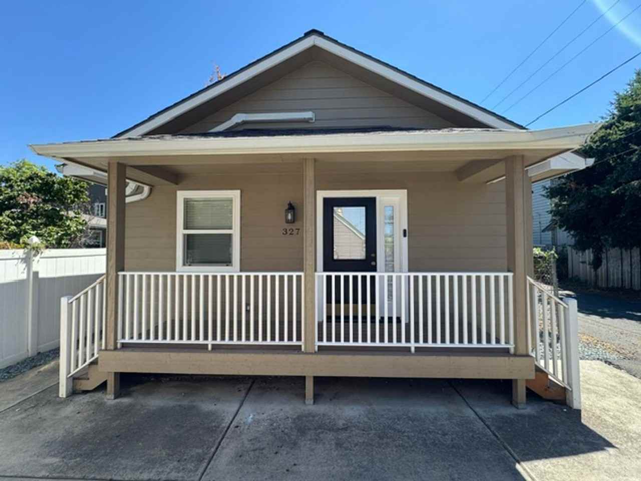 327 Mary St