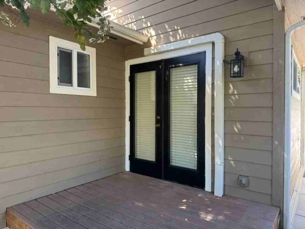 327 Mary St - Photo 3 of 16