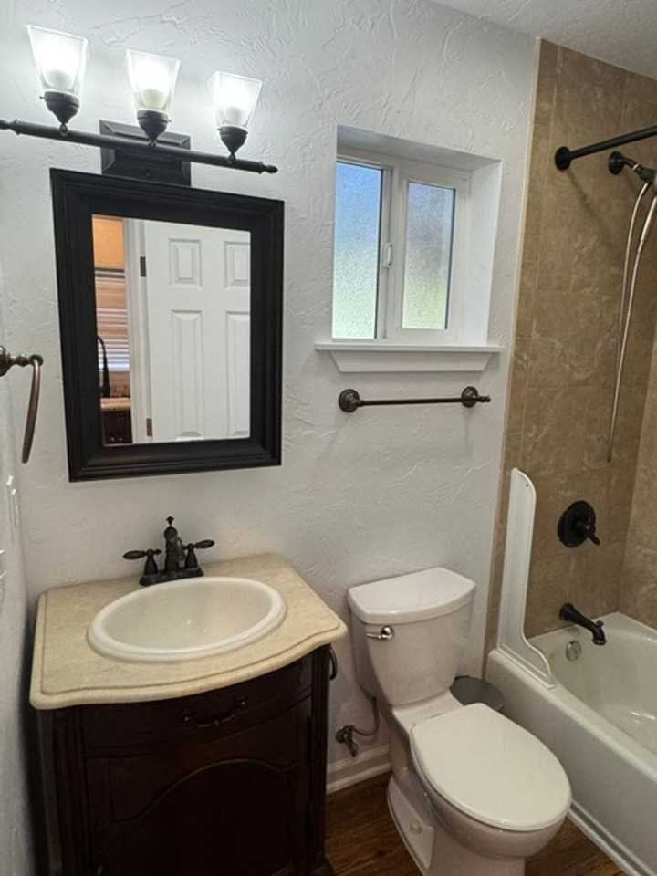 327 Mary St - Photo 5 of 16