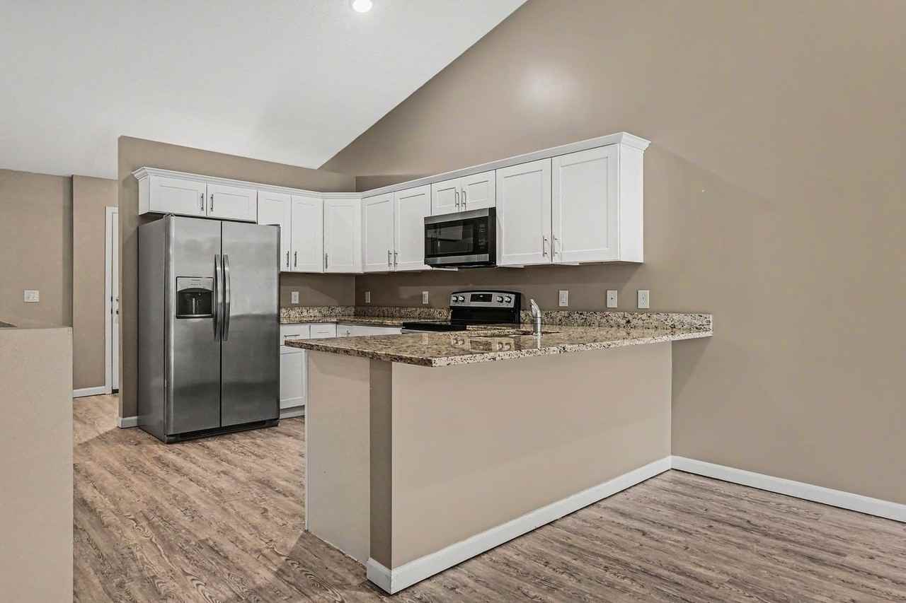 1059 N 170th Ave - Photo 2 of 17