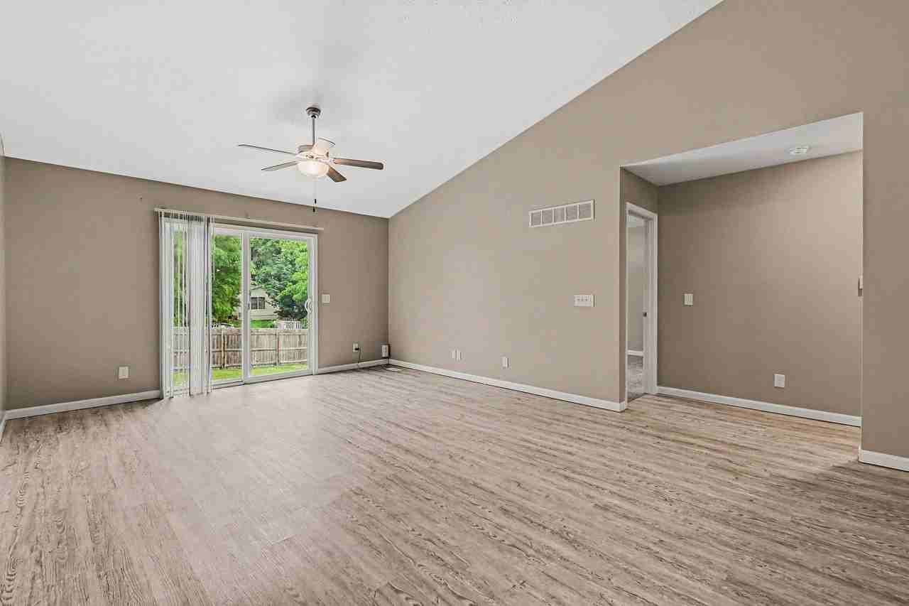 1059 N 170th Ave - Photo 5 of 17