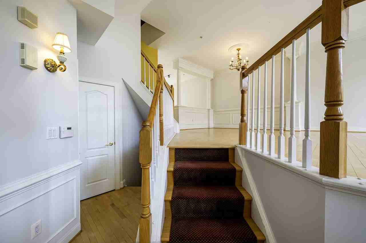 1156 Regal Oak Dr - Photo 4 of 50