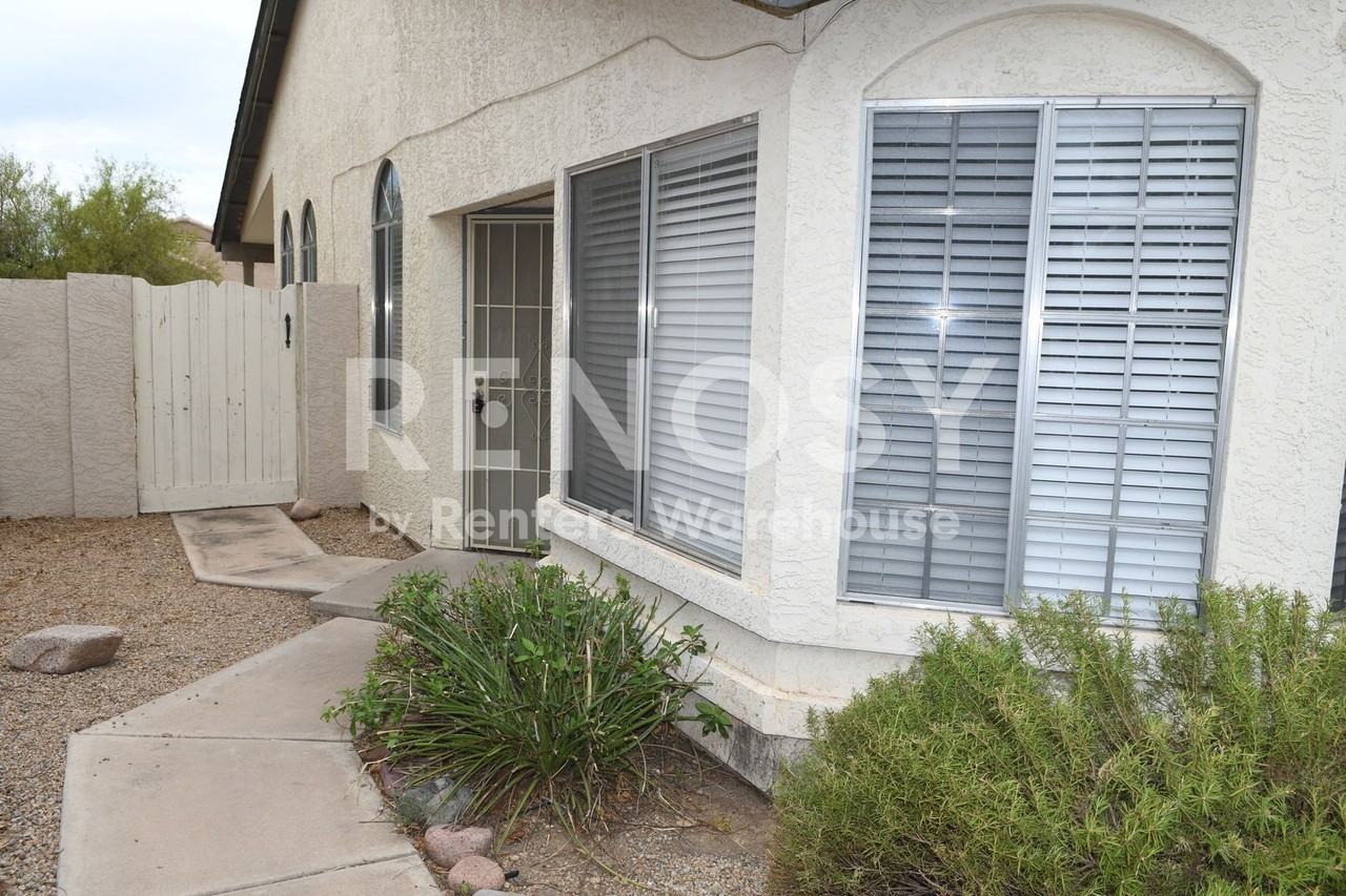 3049 E Siesta Ln - Photo 3 of 18