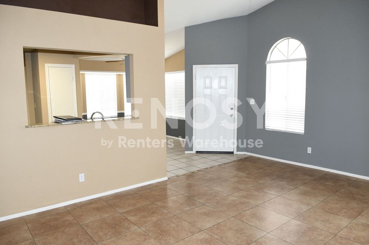 3049 E Siesta Ln - Photo 4 of 18