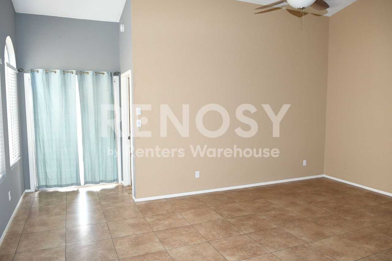 3049 E Siesta Ln - Photo 5 of 18