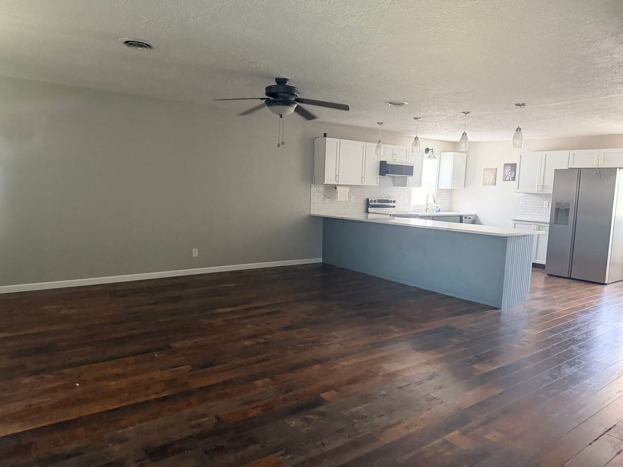 605 11th St - Photo 2 of 6