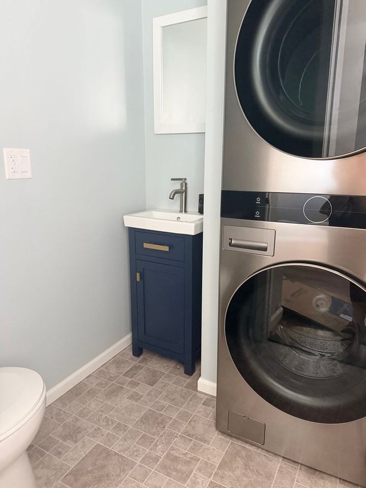 605 11th St - Photo 4 of 6