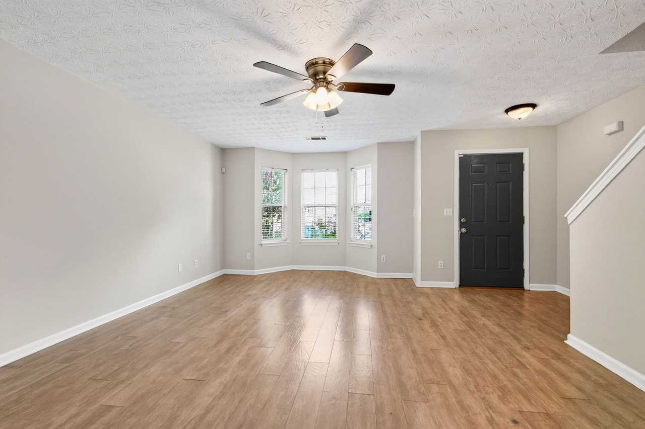 4377 Chestnut Lake Ave - Photo 3 of 17
