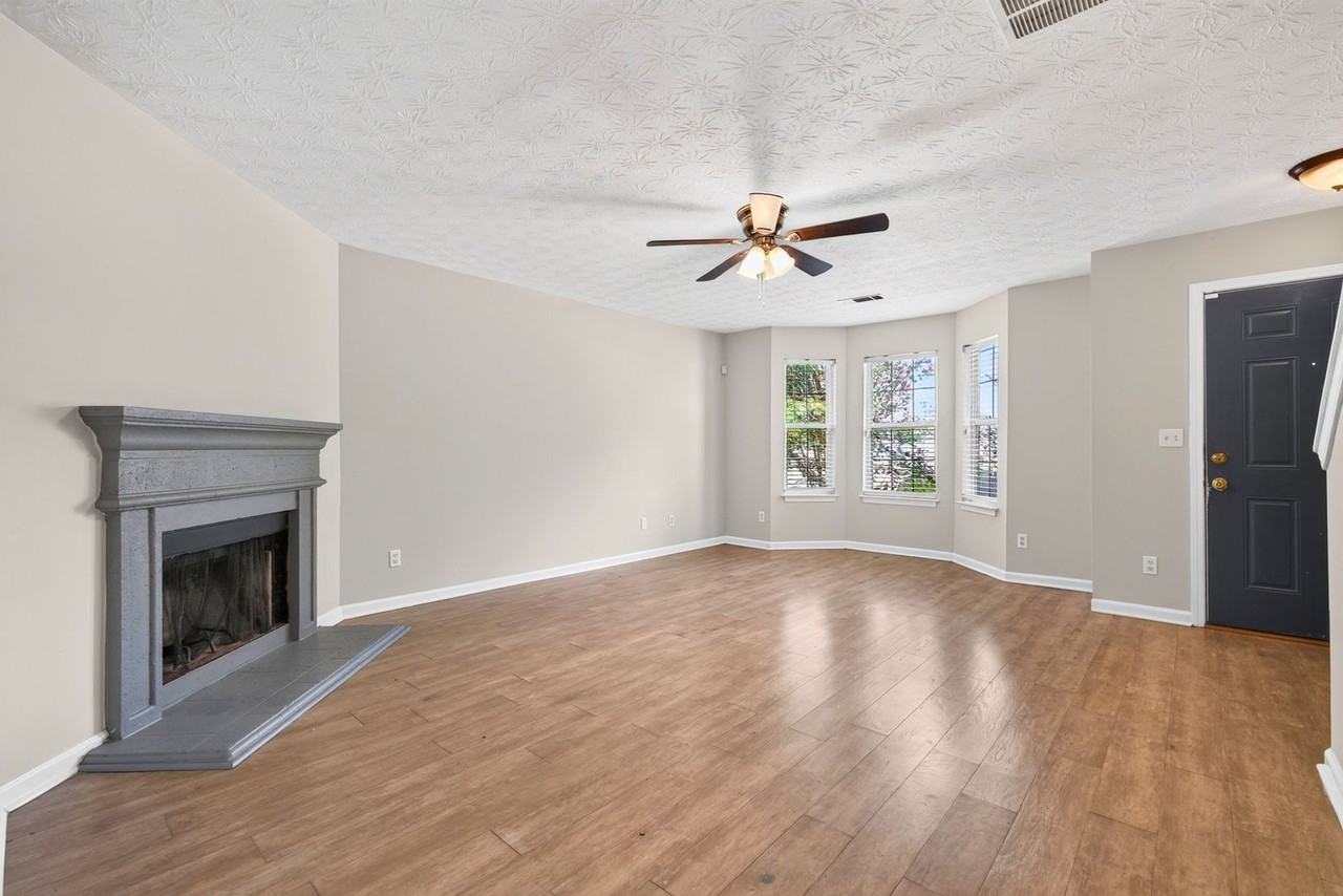 4377 Chestnut Lake Ave - Photo 5 of 17
