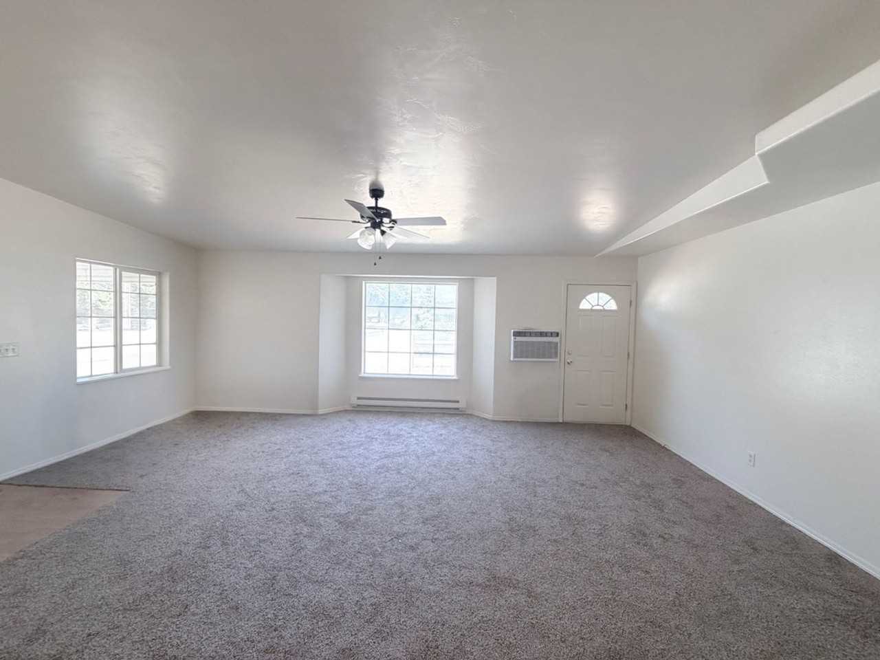 1444 Evergreen Dr - Photo 3 of 28