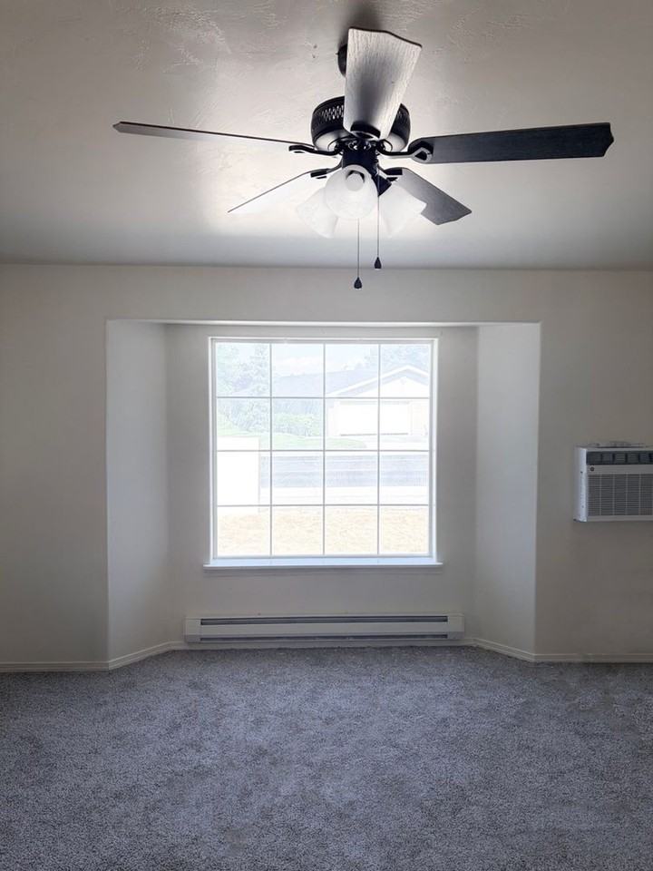 1444 Evergreen Dr - Photo 5 of 28