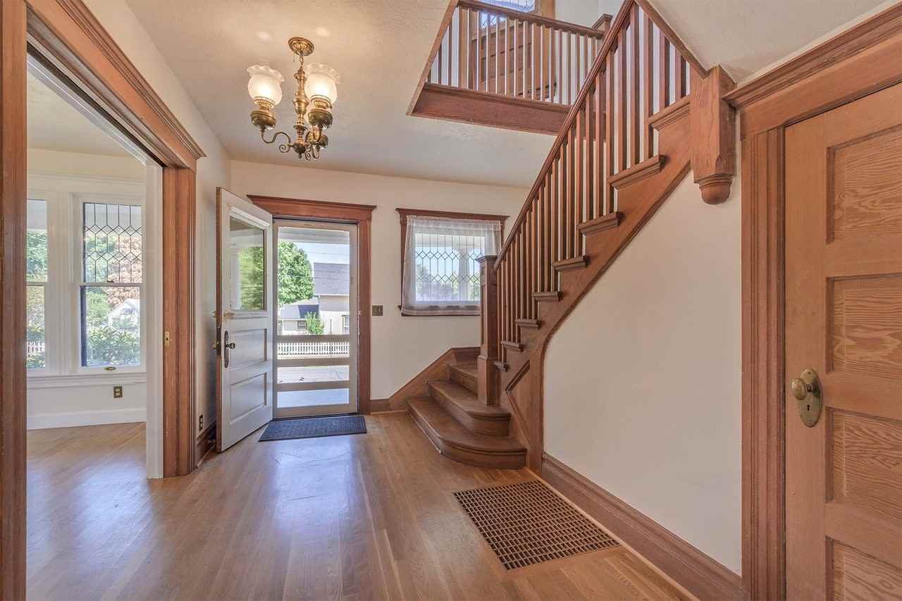 2338 18th Ave - Photo 4 of 28