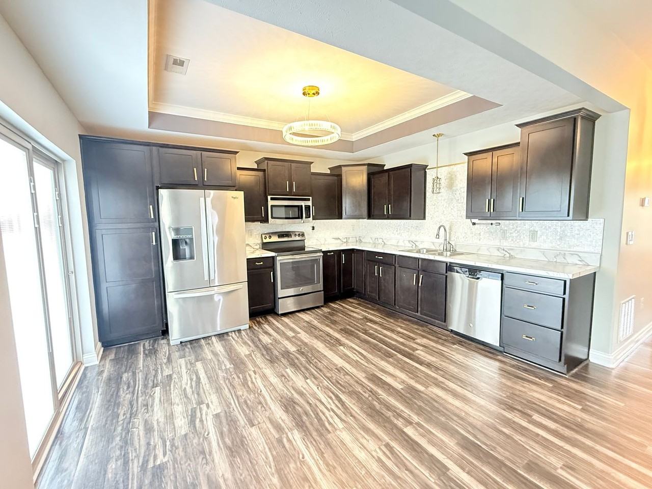 611 Knob Hill Ave - Photo 2 of 19