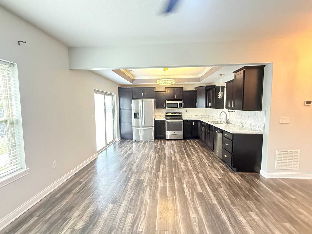 611 Knob Hill Ave - Photo 3 of 19