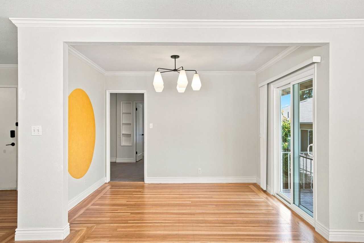 864 Erie St - Photo 4 of 35