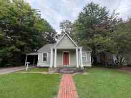 featured image of 207 Goodman Pl