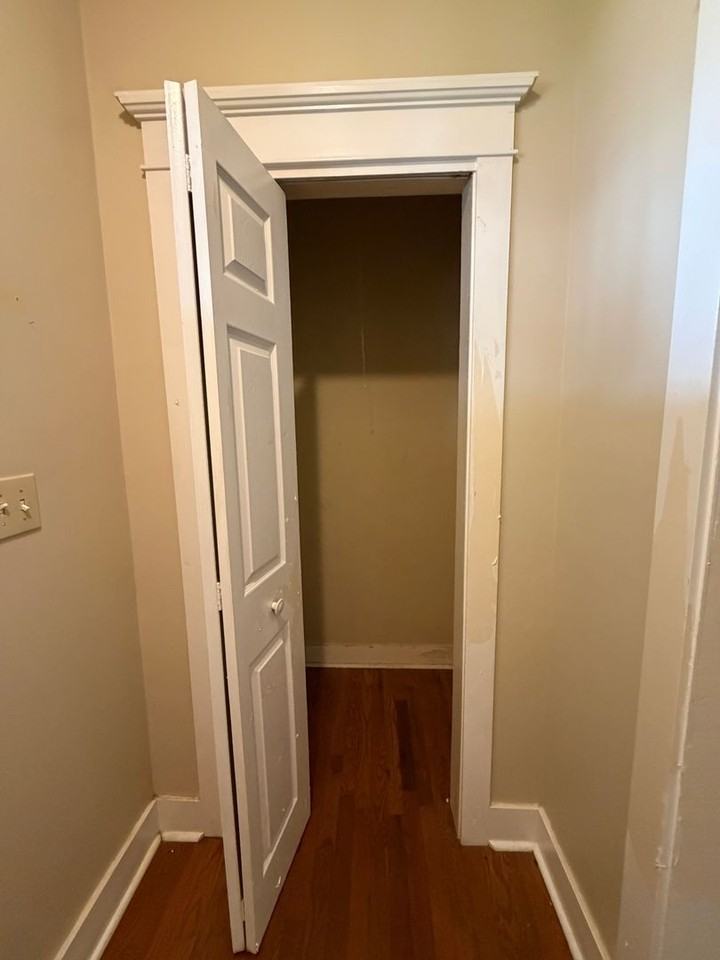 207 Goodman Pl - Photo 3 of 36