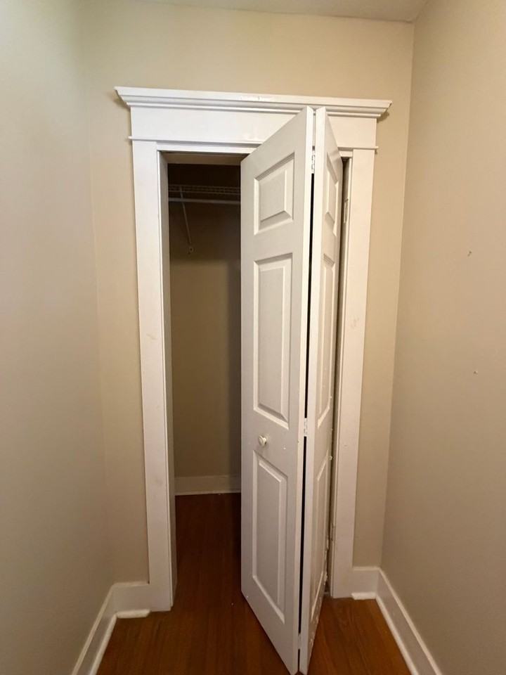 207 Goodman Pl - Photo 4 of 36