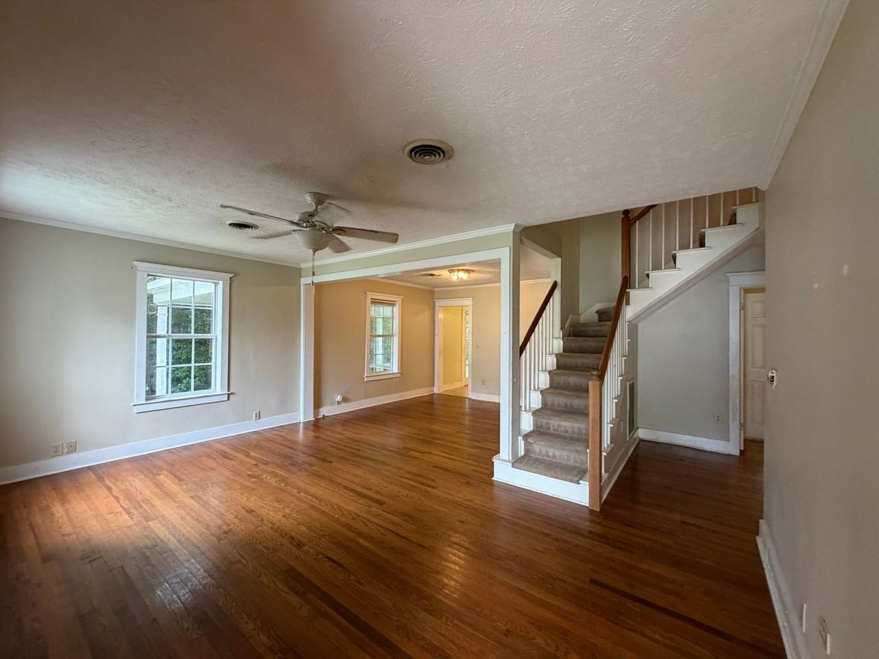 207 Goodman Pl - Photo 5 of 36