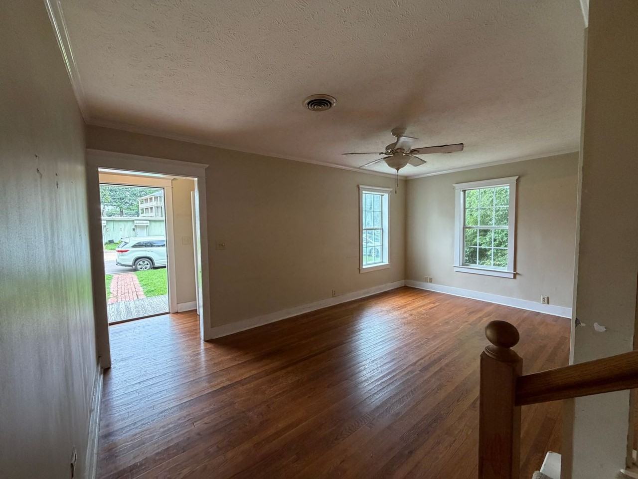 207 Goodman Pl - Photo 6 of 36