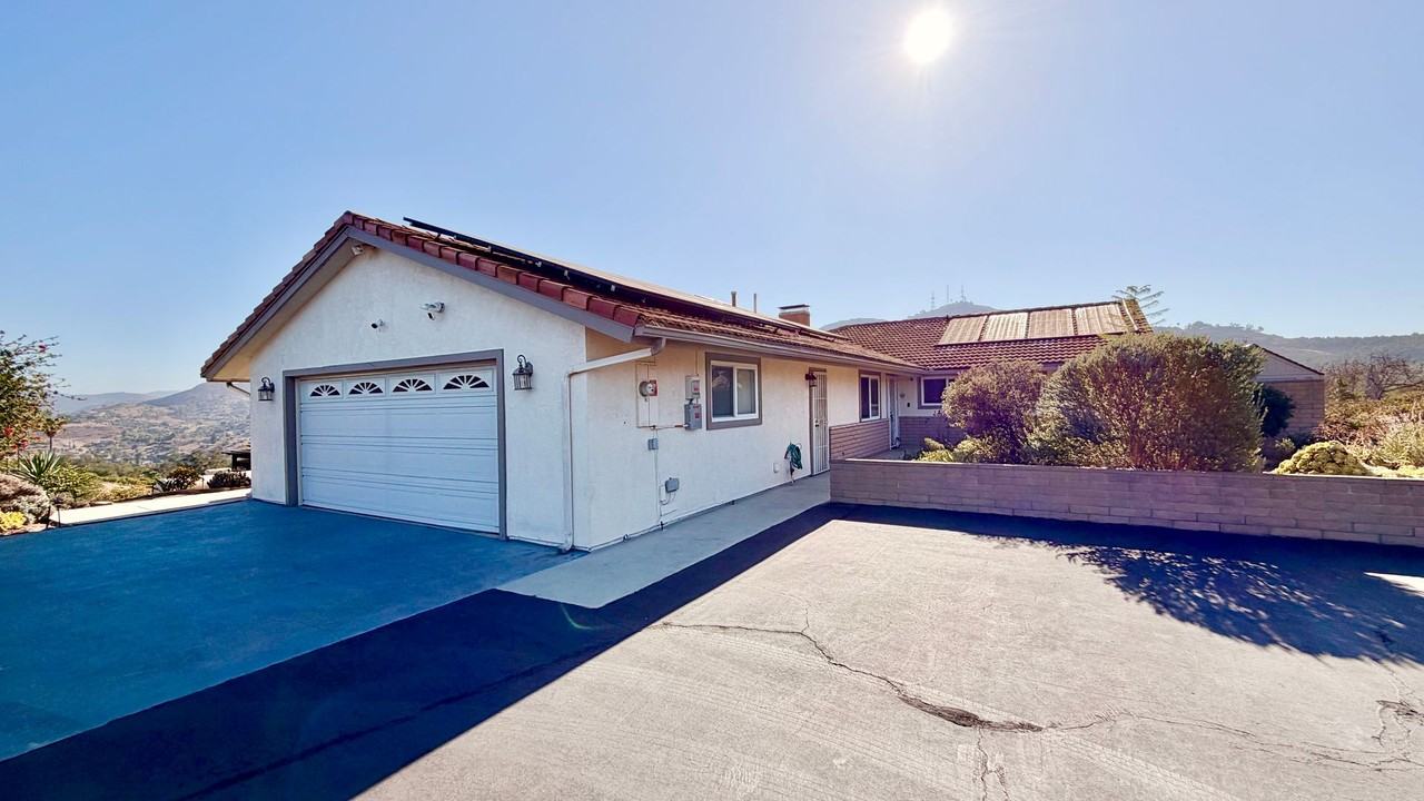 1509 Macadamia Dr - Photo 2 of 50