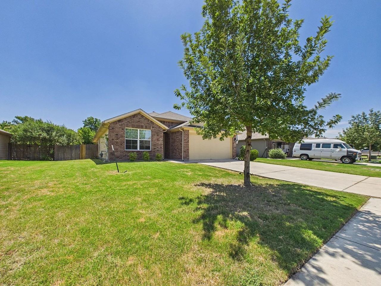 607 Luna Vista Dr
