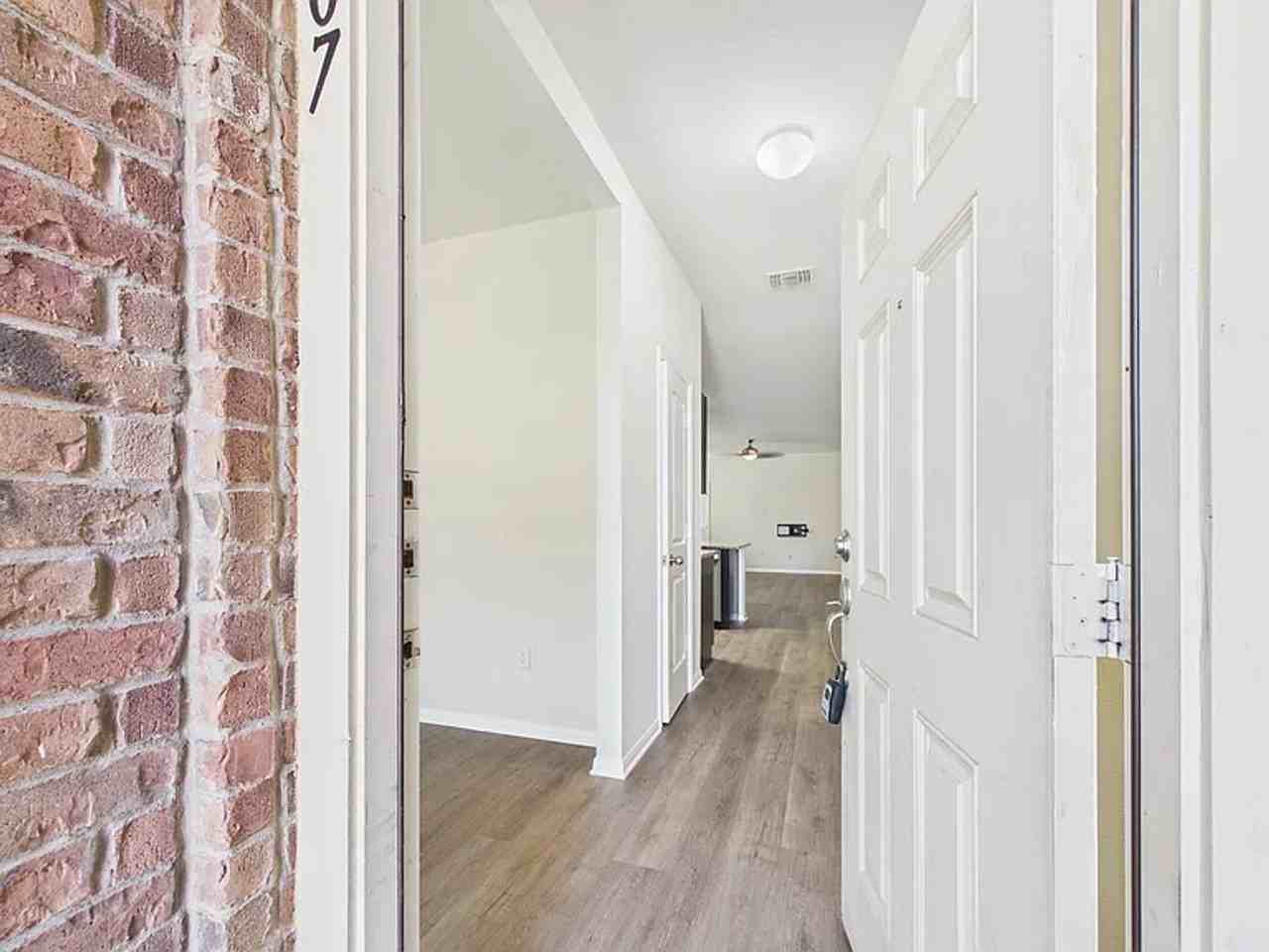 607 Luna Vista Dr - Photo 3 of 36