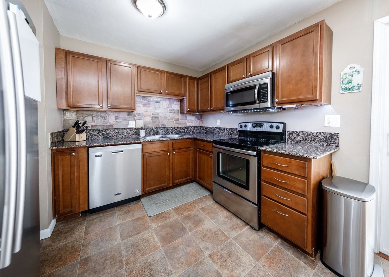 623 Catalina Dr - Photo 6 of 22