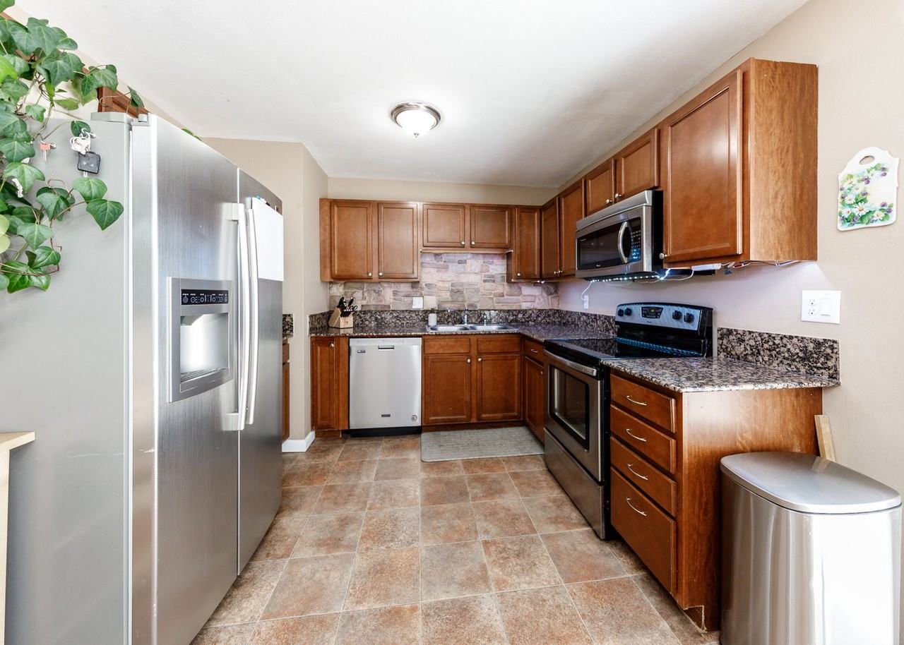 623 Catalina Dr - Photo 7 of 22