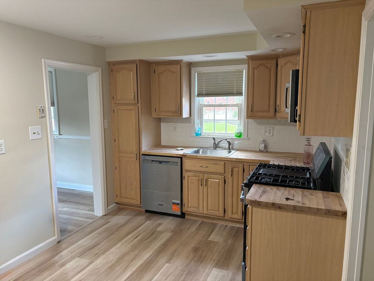 1011 Providence Rd - Photo 3 of 18