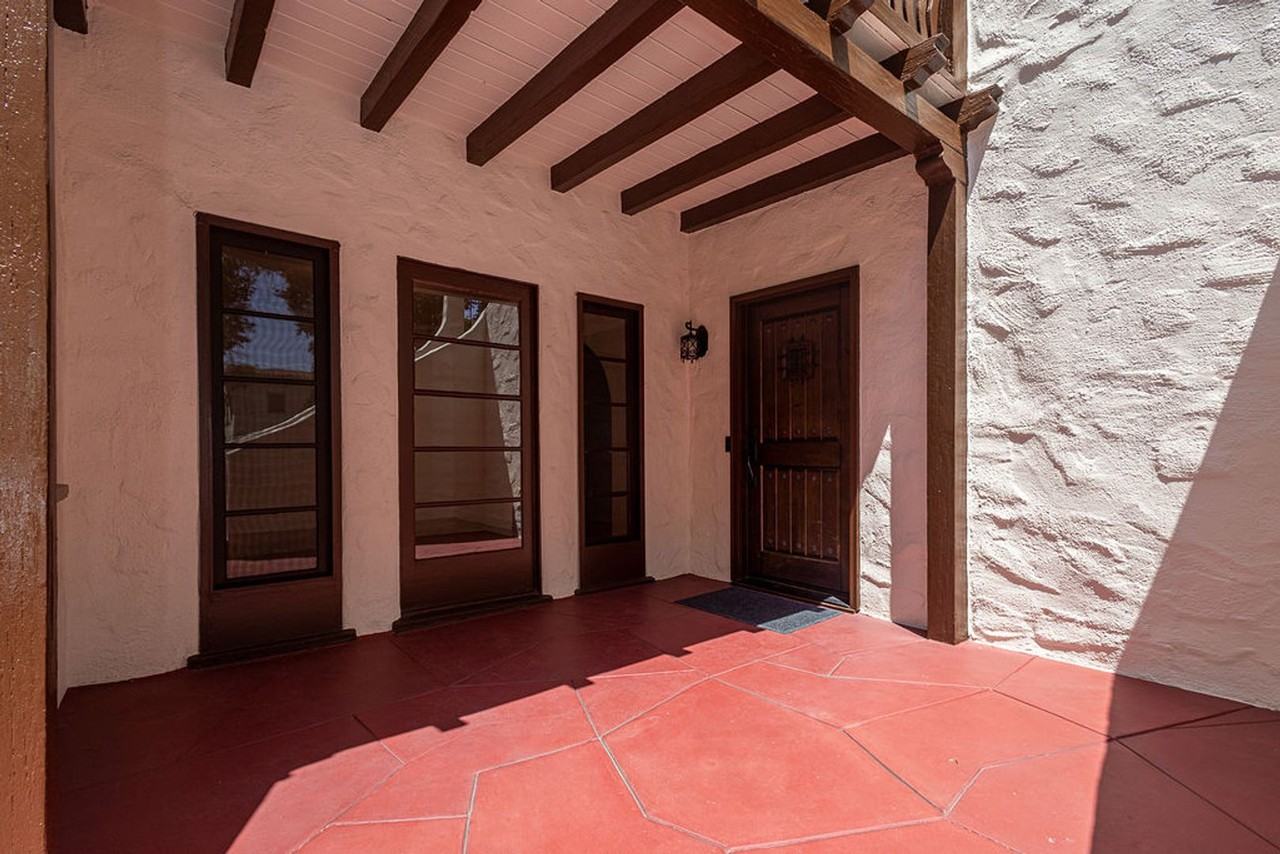 1221 S Sycamore Ave - Photo 3 of 50