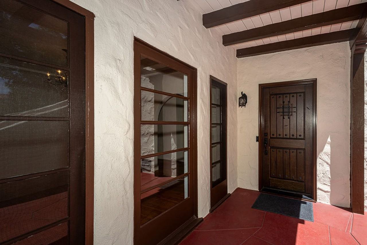 1221 S Sycamore Ave - Photo 4 of 50