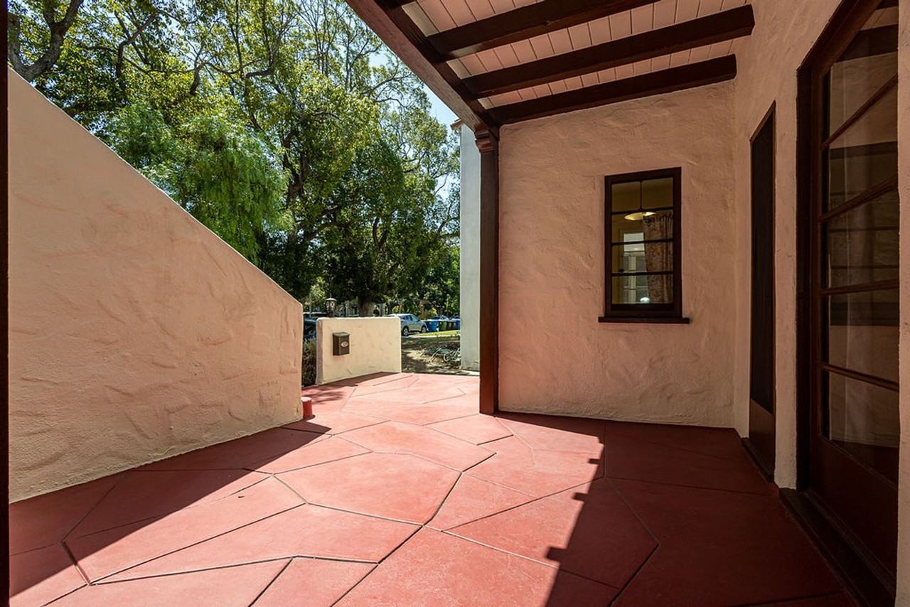 1221 S Sycamore Ave - Photo 5 of 50