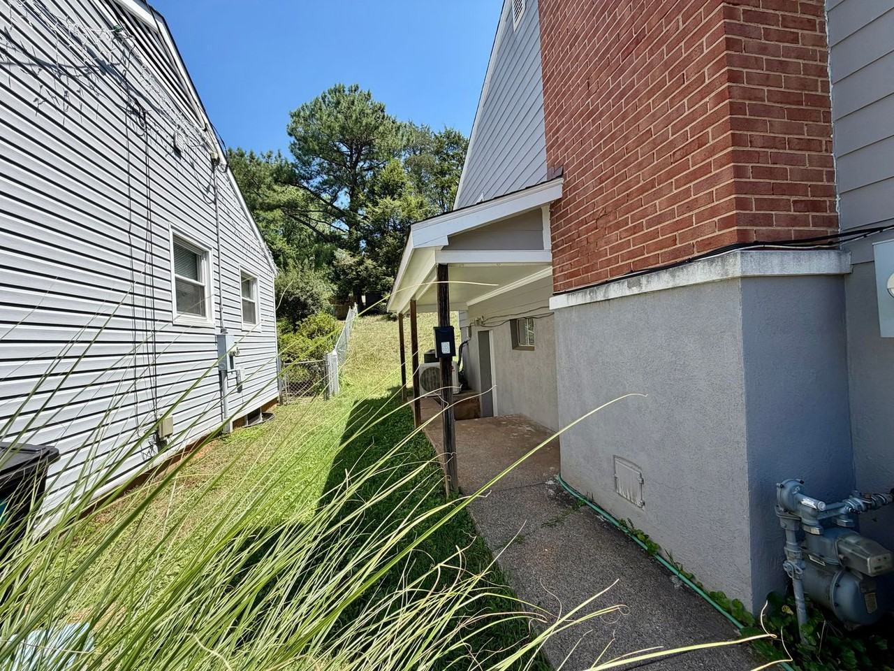 1212 Agnese St #B - Photo 2 of 15