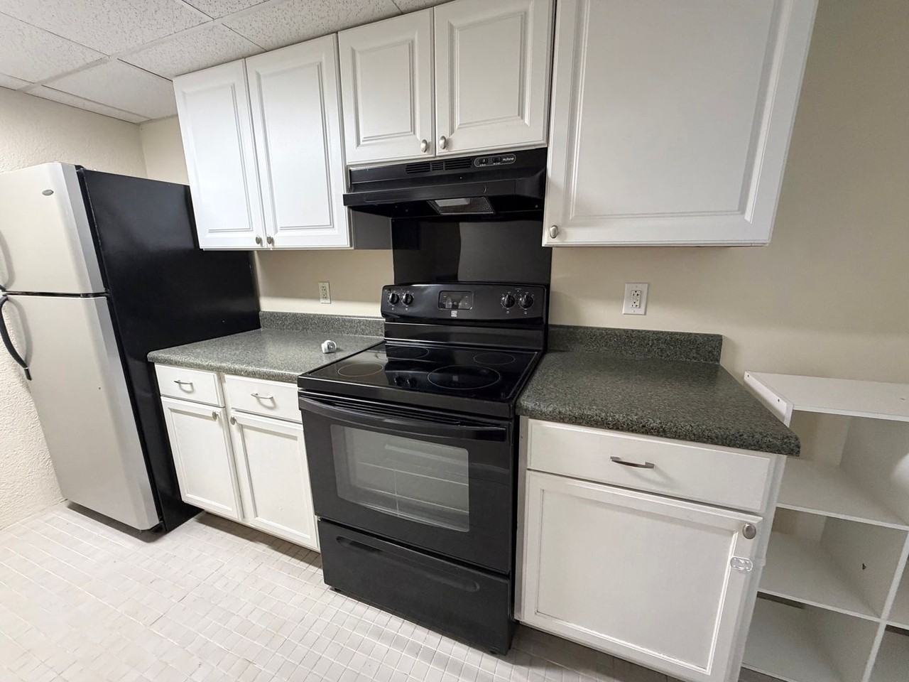 1212 Agnese St #B - Photo 5 of 15