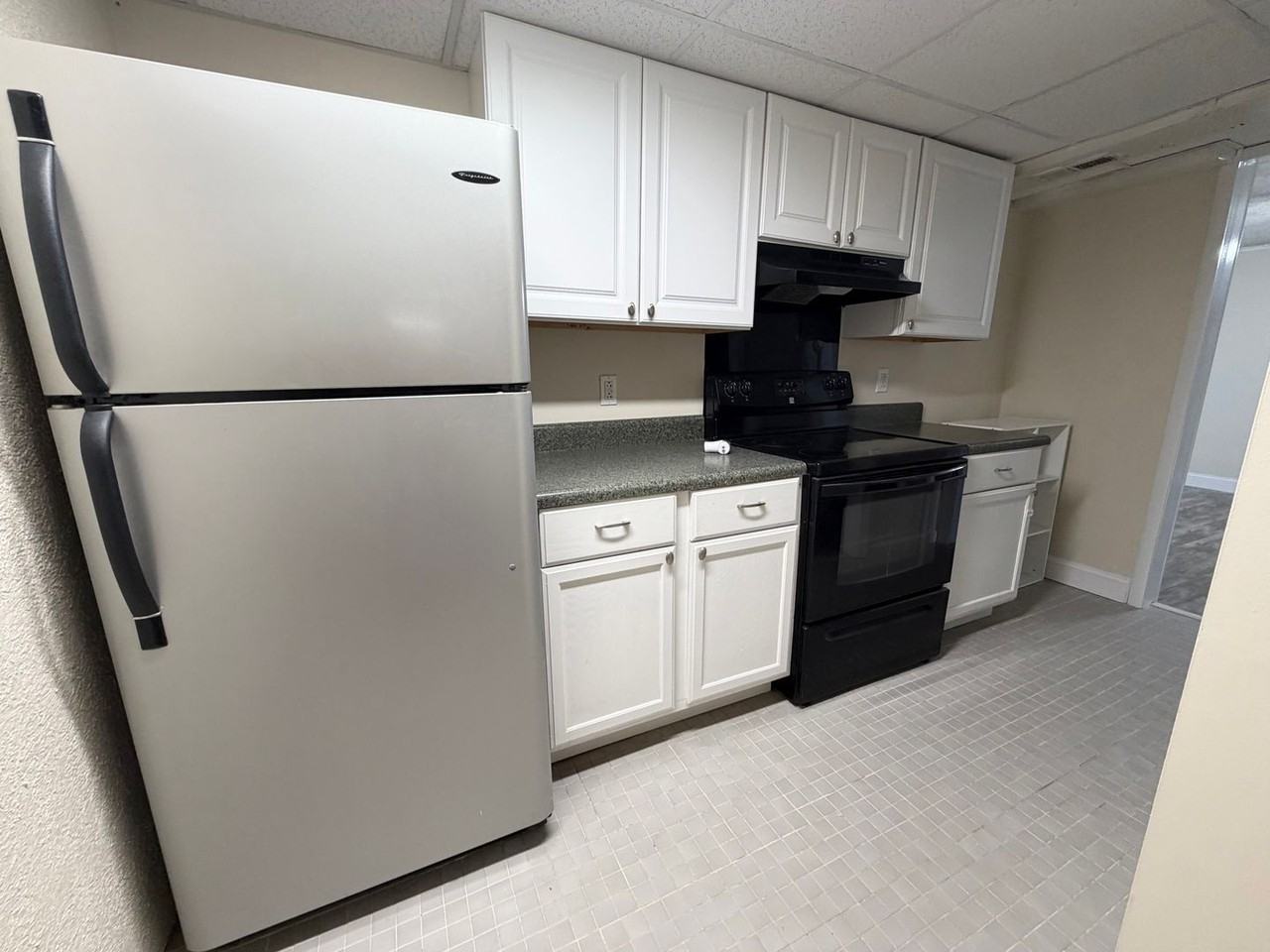 1212 Agnese St #B - Photo 6 of 15