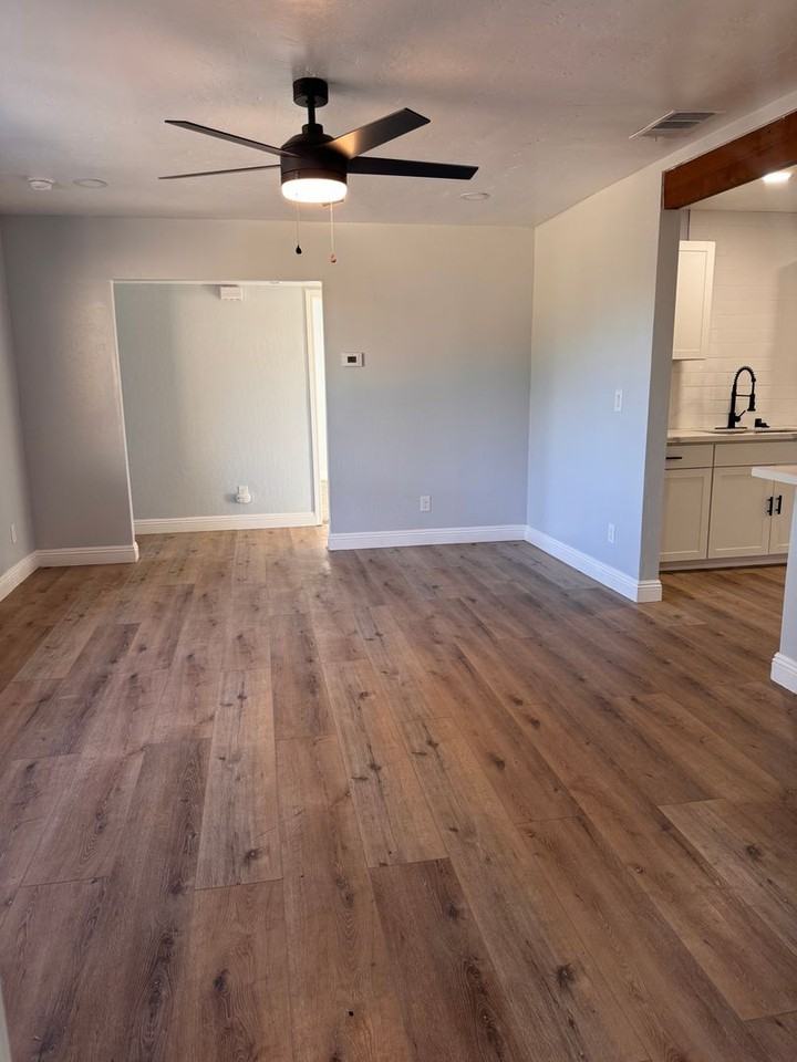 2719 E Norwich Ave - Photo 5 of 31