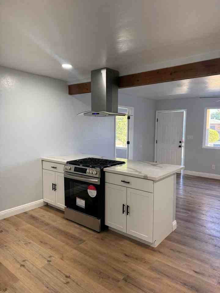 2719 E Norwich Ave - Photo 7 of 31