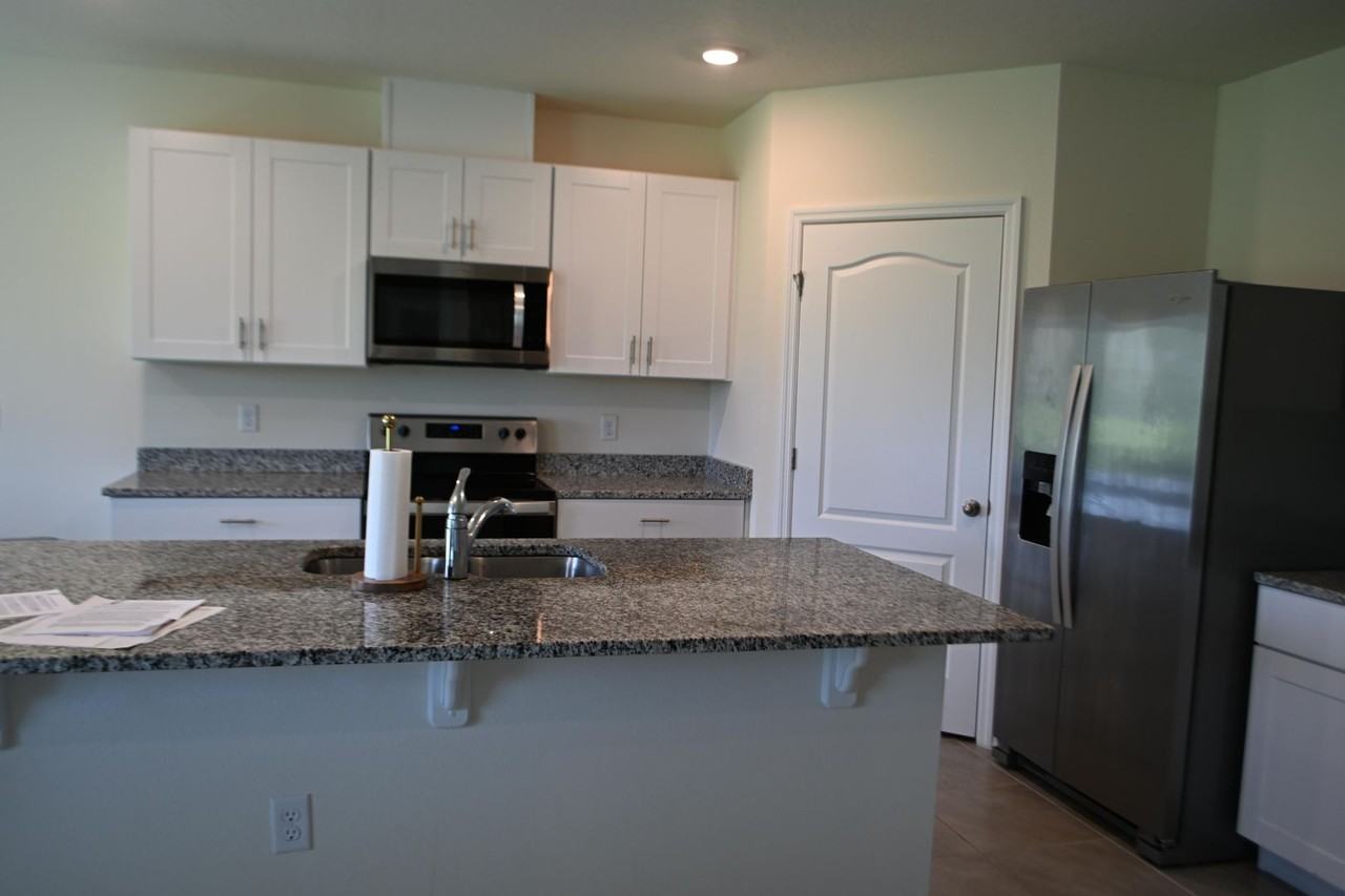 1341 Middle Lake Dr - Photo 7 of 42